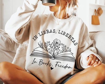In Libras Libertas Sweatshirt, Aesthetic Reading Shirt, Book Lover Shirt, Bookish Girl Shirt, Floral Book Tee, Trendy Librarian Gift, TF5671
