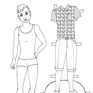 Puede incluir: Un dibujo en blanco y negro de una muñeca de papel. La muñeca es una persona con el pelo corto y rizado que lleva un top sin mangas y pantalones cortos. La muñeca tiene un atuendo separado que es una camisa de manga corta con un patrón de osos de dibujos animados y pantalones cortos a juego. El texto "BLUE THEY/THEM" está escrito debajo de la muñeca.