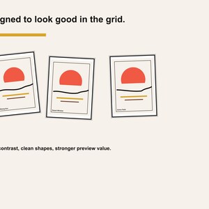 Pu&ograve; includere: Tre stampe artistiche incorniciate con un design minimalista. Ogni stampa presenta una forma di sole rossa sopra una linea nera, con linee gialle e marroni sottostanti. Il testo "Designed to look good in the grid" &egrave; in alto.