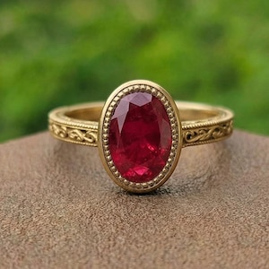 Bague rubis rouge taille ovale, lunette millegrain vintage, bague de fiançailles en or jaune massif 14 carats