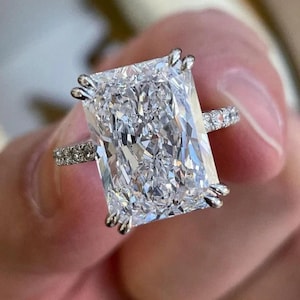 Bague de fiançailles en moissanite taille radieuse de 4,0 carats, double griffes - Demi-éternité, cadeau d'anniversaire pour femme, alliance en or blanc 14 carats