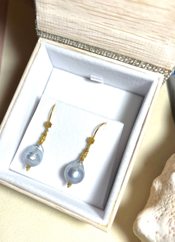 Exquisite Rare Blue South Sea Earrings, 18K solid… - image 7