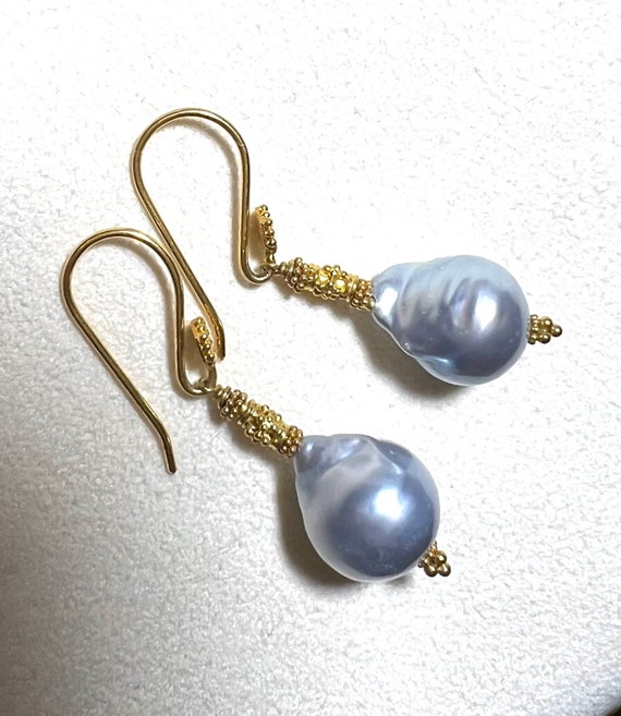 Exquisite Rare Blue South Sea Earrings, 18K solid… - image 1