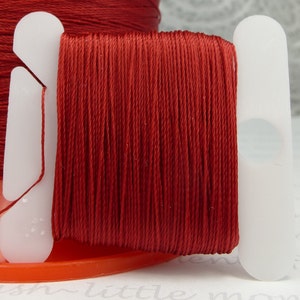 Fil sérafil ROUGE d'Amann, fil de soie pour nouer des perles, perles, enfilage de perles, carton, rang de perles 40 30 20 15 10