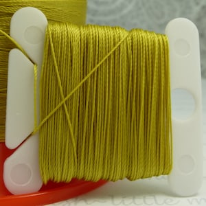 Filo per perline Serafil in ottone: poliestere setoso per infilare e annodare le perle, misure 40 30 20 15 10 immagine 1