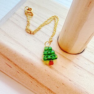 Handmade Beaded Christmas Tree Bracelet: Holiday Charm Bracelet