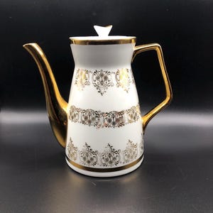 Vintage Rembrandt Fine China 1970’s white & gold coffee/tea pot. Made in Australia