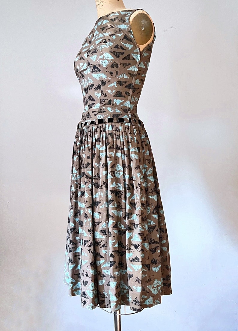 Natlynn cotton 1950s dress, novelty print 50s dress, cotton midi dress, sleeveless summer dresses, vintage dresses for women image 6