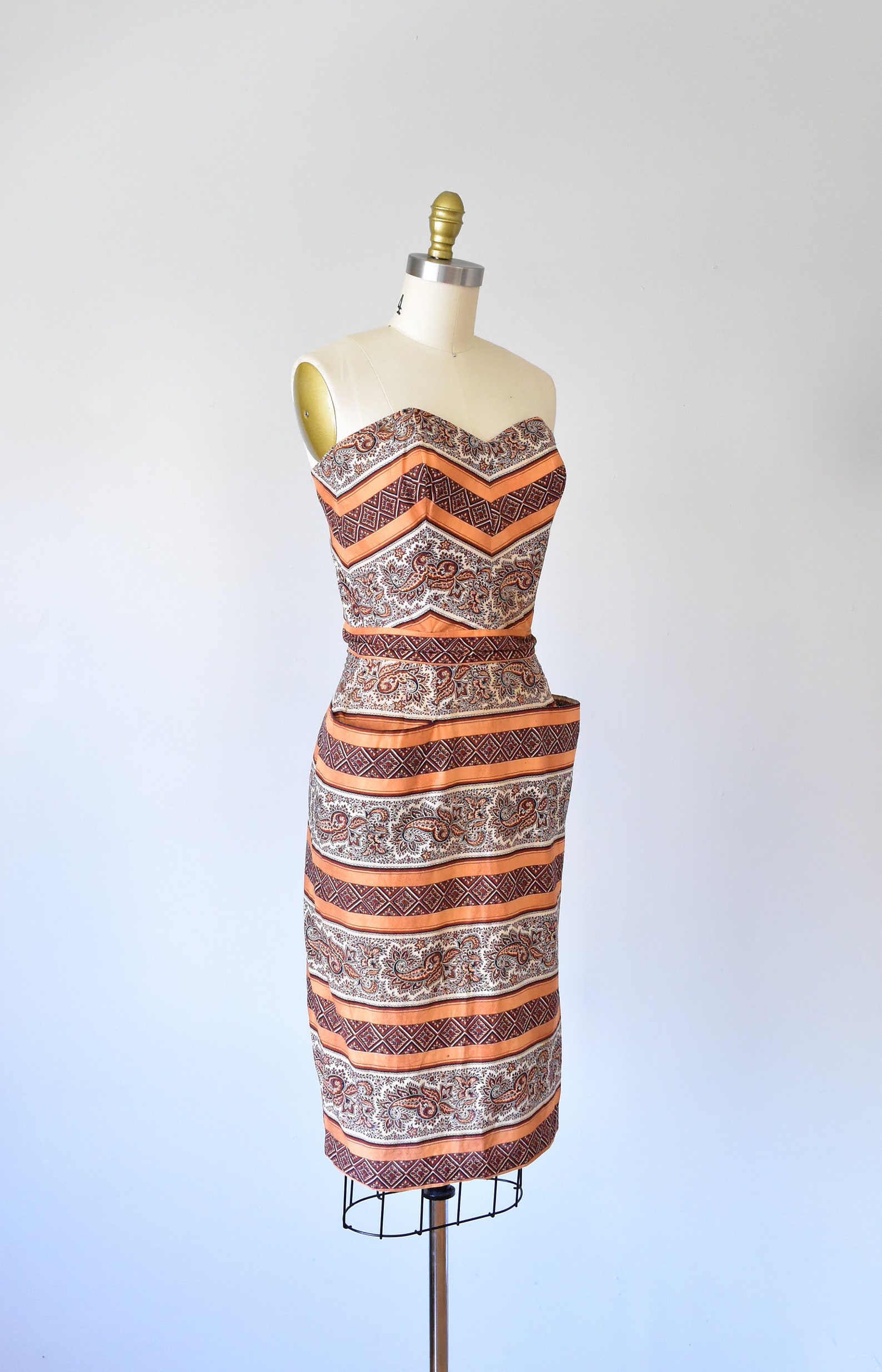 Vintage 1950s God's Eye Sombrero Novelty Print Dress | SMALL