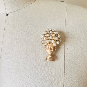 Rare Coro African pearl rhinestone brooch, pearl brooch, 1950s lapel pin, African queen, vintage jewelry, 60s image 5