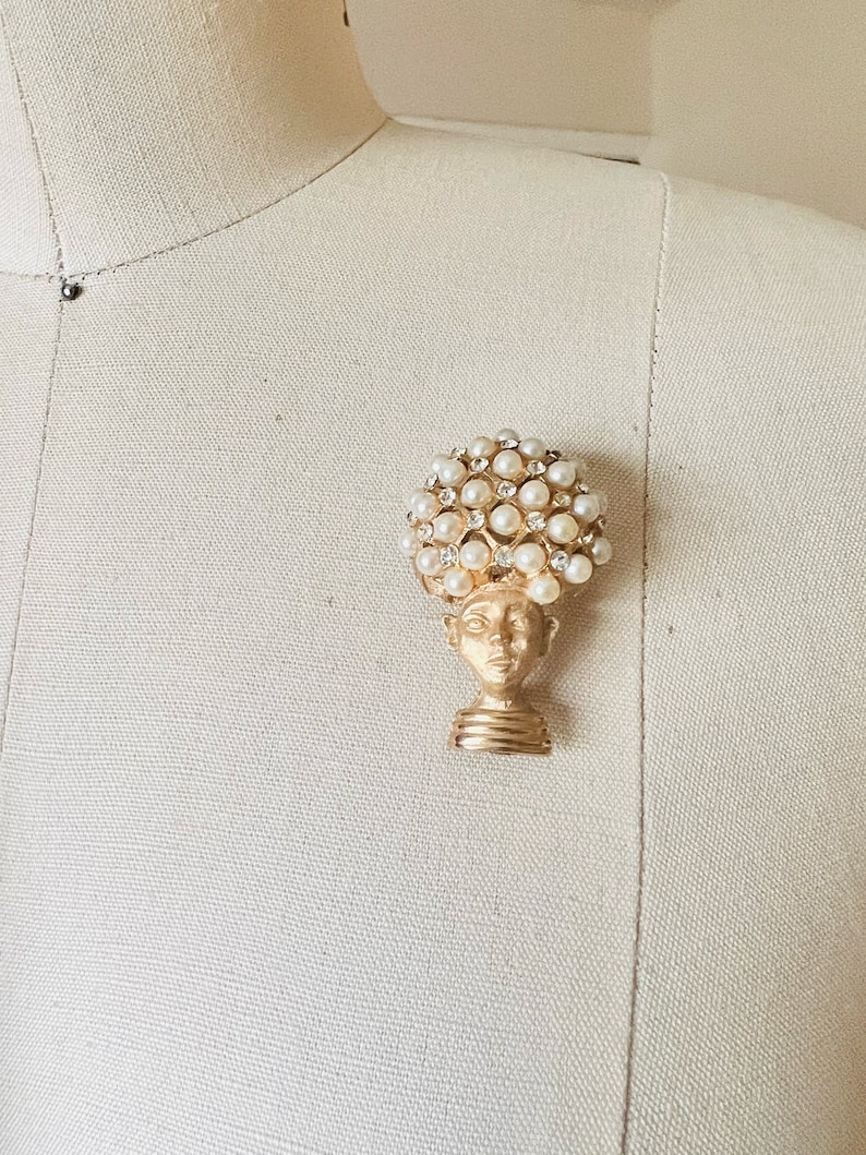 Rare Coro African pearl rhinestone brooch, pearl brooch, 1950s lapel pin, African queen, vintage jewelry, 60s image 5