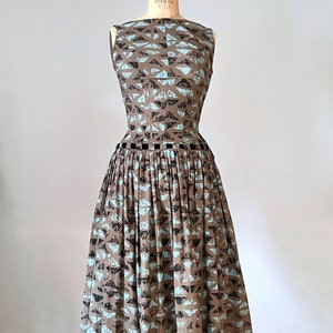 Natlynn cotton 1950s dress, novelty print 50s dress, cotton midi dress, sleeveless summer dresses, vintage dresses for women image 2