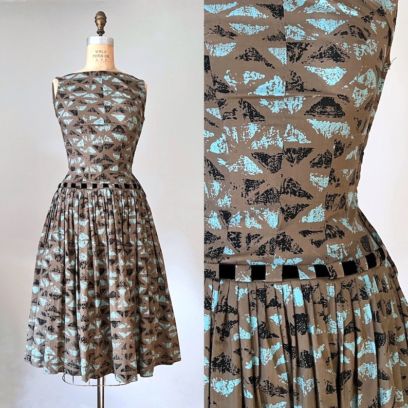 Natlynn cotton 1950s dress, novelty print 50s dress, cotton midi dress, sleeveless summer dresses, vintage dresses for women image 1