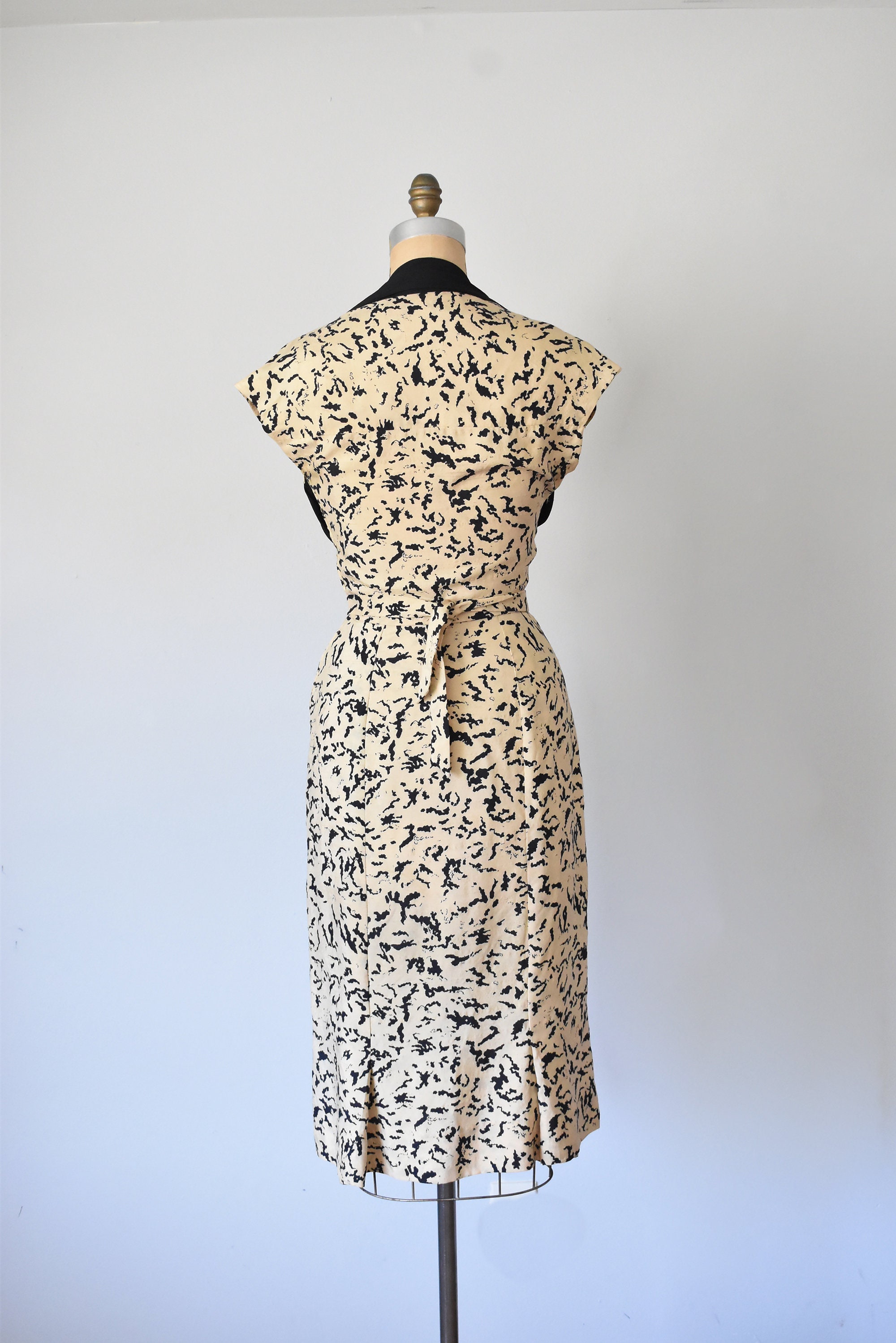 Ava silk 1950s dress pinup silk dress 50s novelty print | Etsy