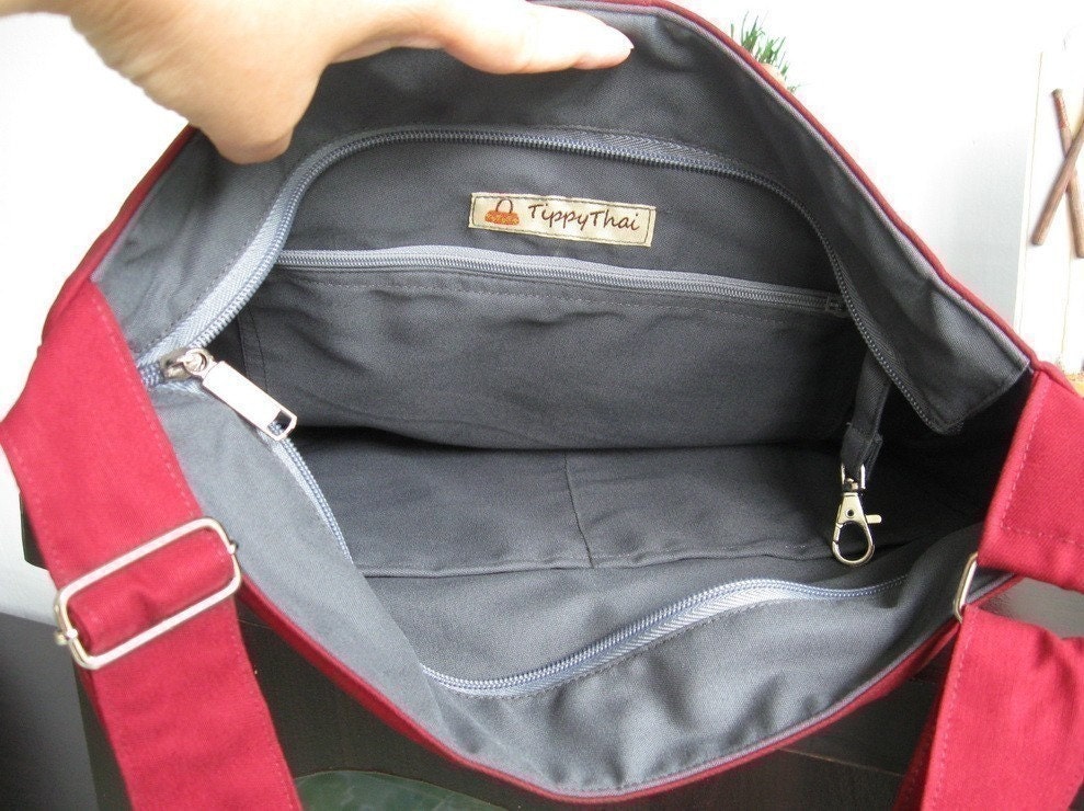 ★TOUT Y EST★ Crack Messenger Maroon LML04FMR Zipper Closure Maroon Cotton Twill Messenger Bag, Cross Body