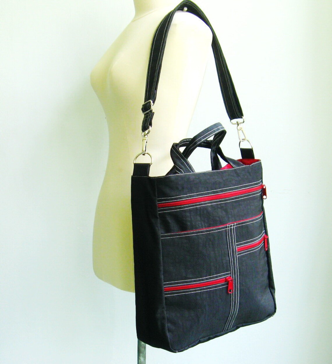 water resistant tote bag with zipper