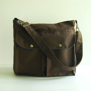 Schokoladenbraune Wasserfeste Nylon Umhängetasche - Reisetasche, Damen leichte Umhängetasche - LITTLE JENNIFER