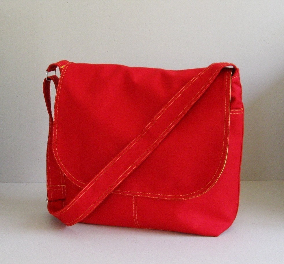 Plum Canvas Bag With Zipper Closure Women Shoulder Bag, Crossbody Bag,  Messenger Bag, Travel Bag, Everyday Light Weight Bag SMILEY 