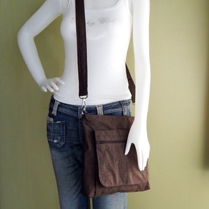 Brown Water Resistant Nylon Messenger Bag Schoudertas, lichtgewicht crossbody tas, kleine handige tas, Reistas, Vrouwen sling bag Judith afbeelding 2