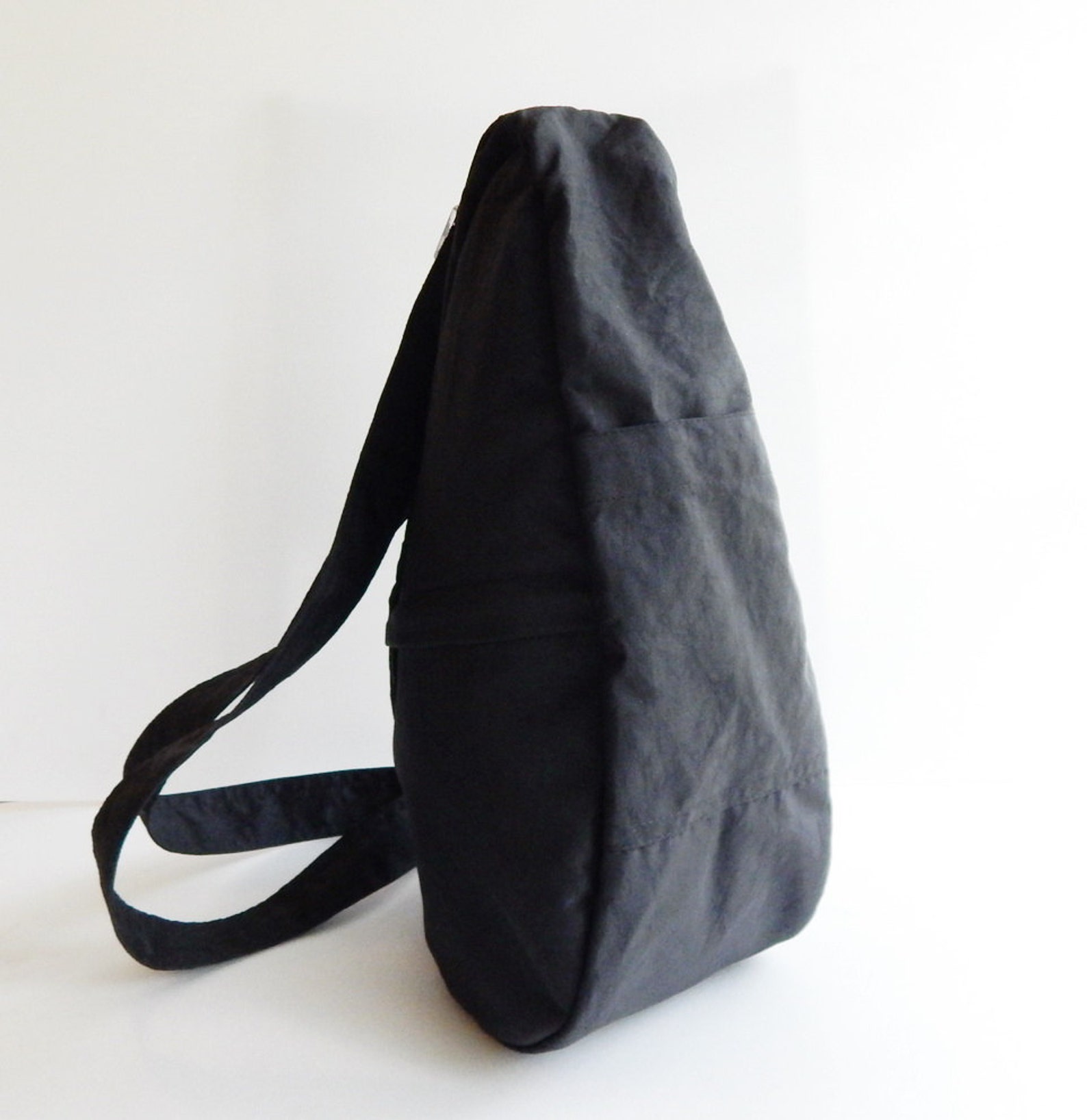 water resistant crossbody bag