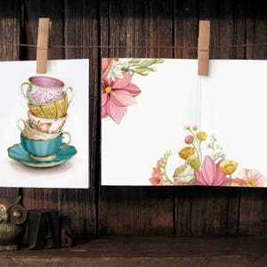 Carte vierge vintage avec pile de tasses de thé - « Tea for Five » - Oeuvre d'art antique de tasse de thé - Cartes de remerciement Tea Party - Oeuvre d'art par Alicia's Infinity