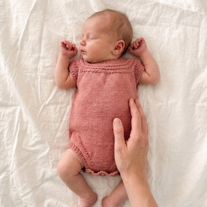 NORA Knitting Pattern Baby Romper | English | Seamless Top-Down Lace Yoke | Sizes 0-18 Months | PDF Instant Download | The Spanish Knitter
