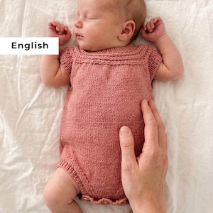 Puede incluir: Un juego de tres tazas de cerámica con un acabado moteado y mate. Las tazas son de color crema, gris claro y gris oscuro. Cada taza tiene un diseño simple y minimalista.