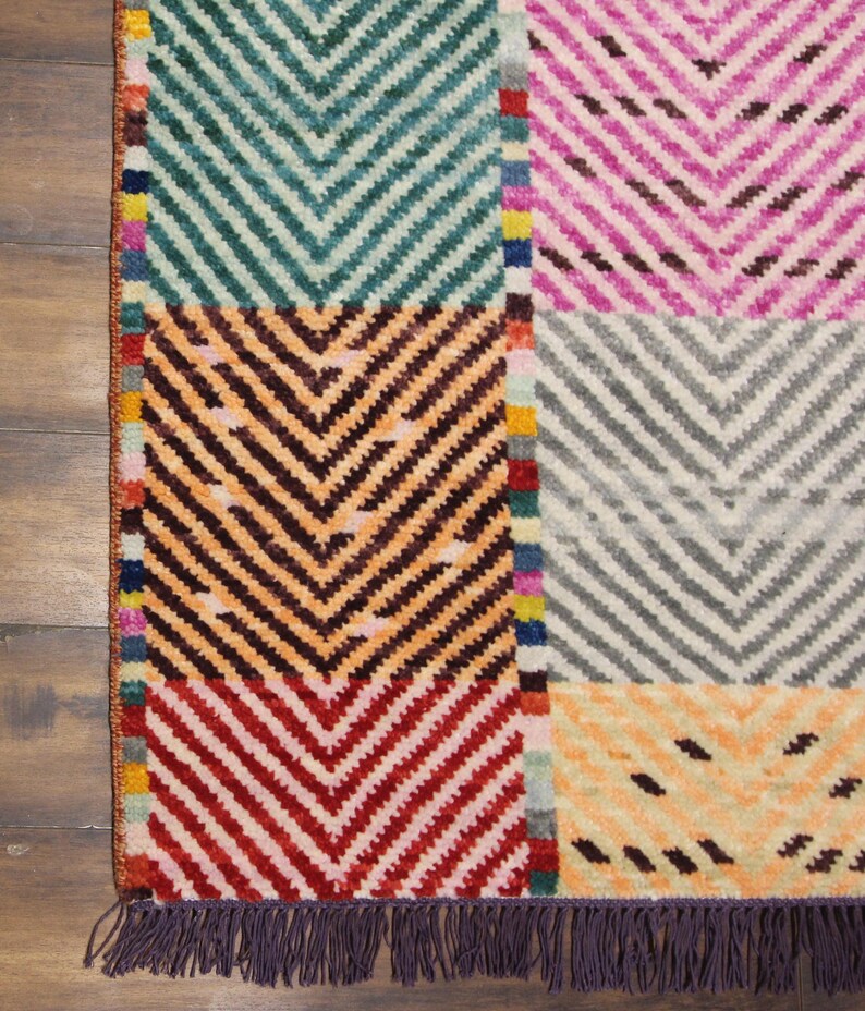 4x6 Moroccan motif Handknotted Wool Accent Rug - Multi coloured