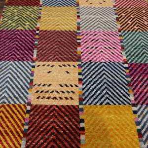 4x6 Moroccan motif Handknotted Wool Accent Rug - Multi coloured