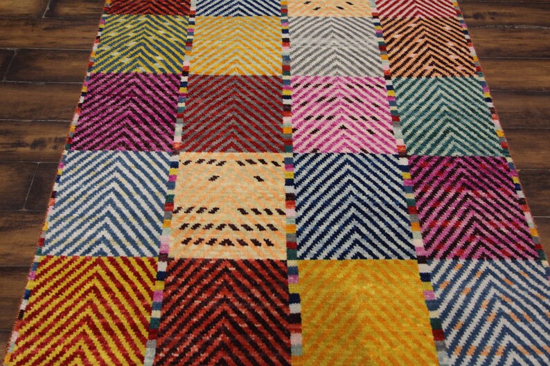 4x6 Moroccan motif Handknotted Wool Accent Rug - Multi coloured