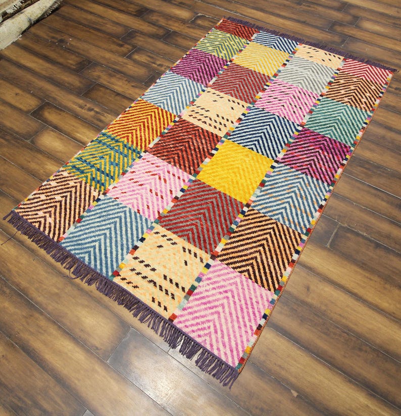 4x6 Moroccan motif Handknotted Wool Accent Rug - Multi coloured