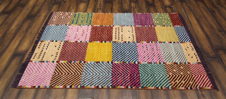 4x6 Moroccan motif Handknotted Wool Accent Rug - Multi coloured