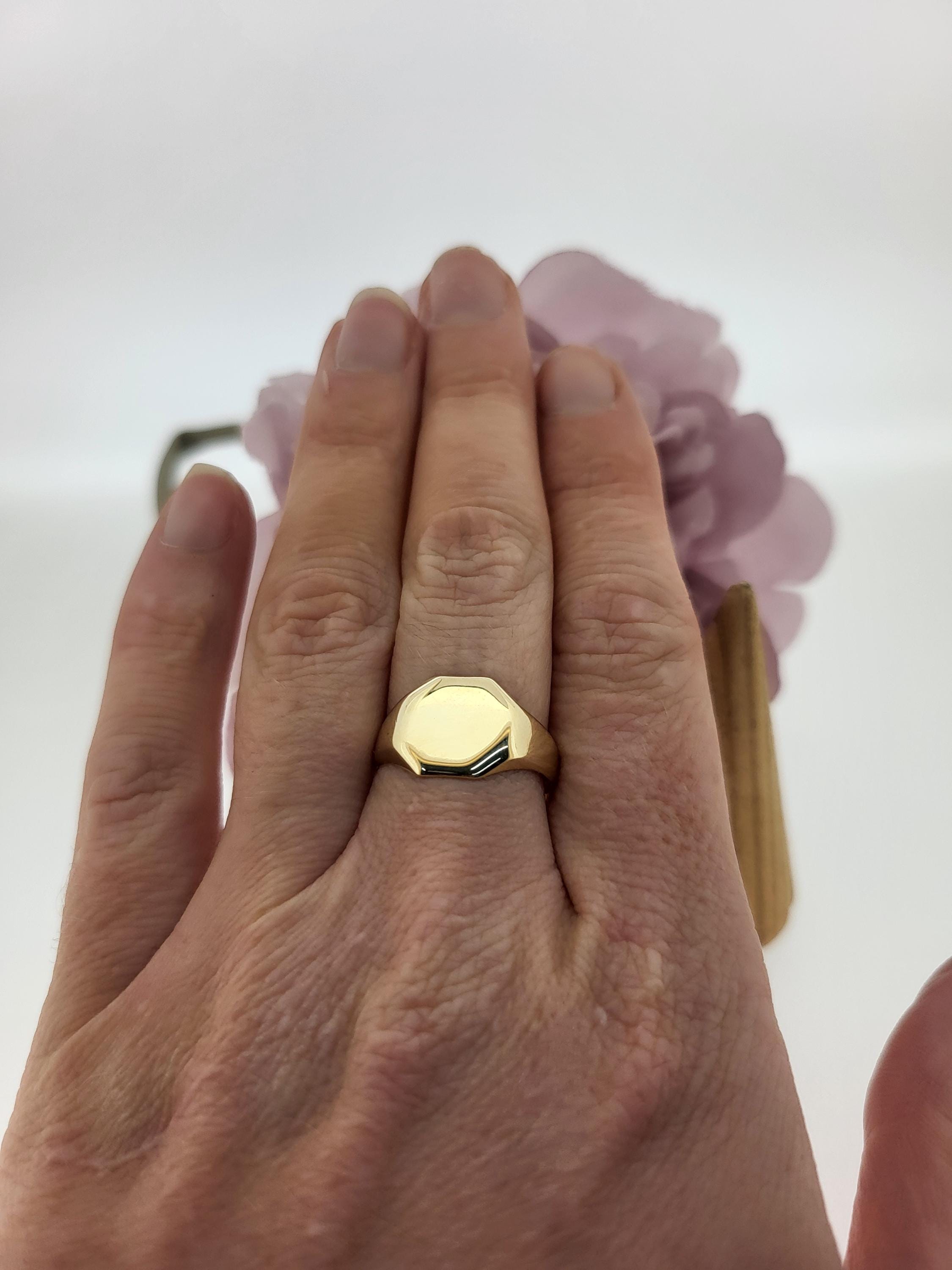 Vintage Pre-loved 9ct Yellow Gold Signet Ring. UK Size P1/2 