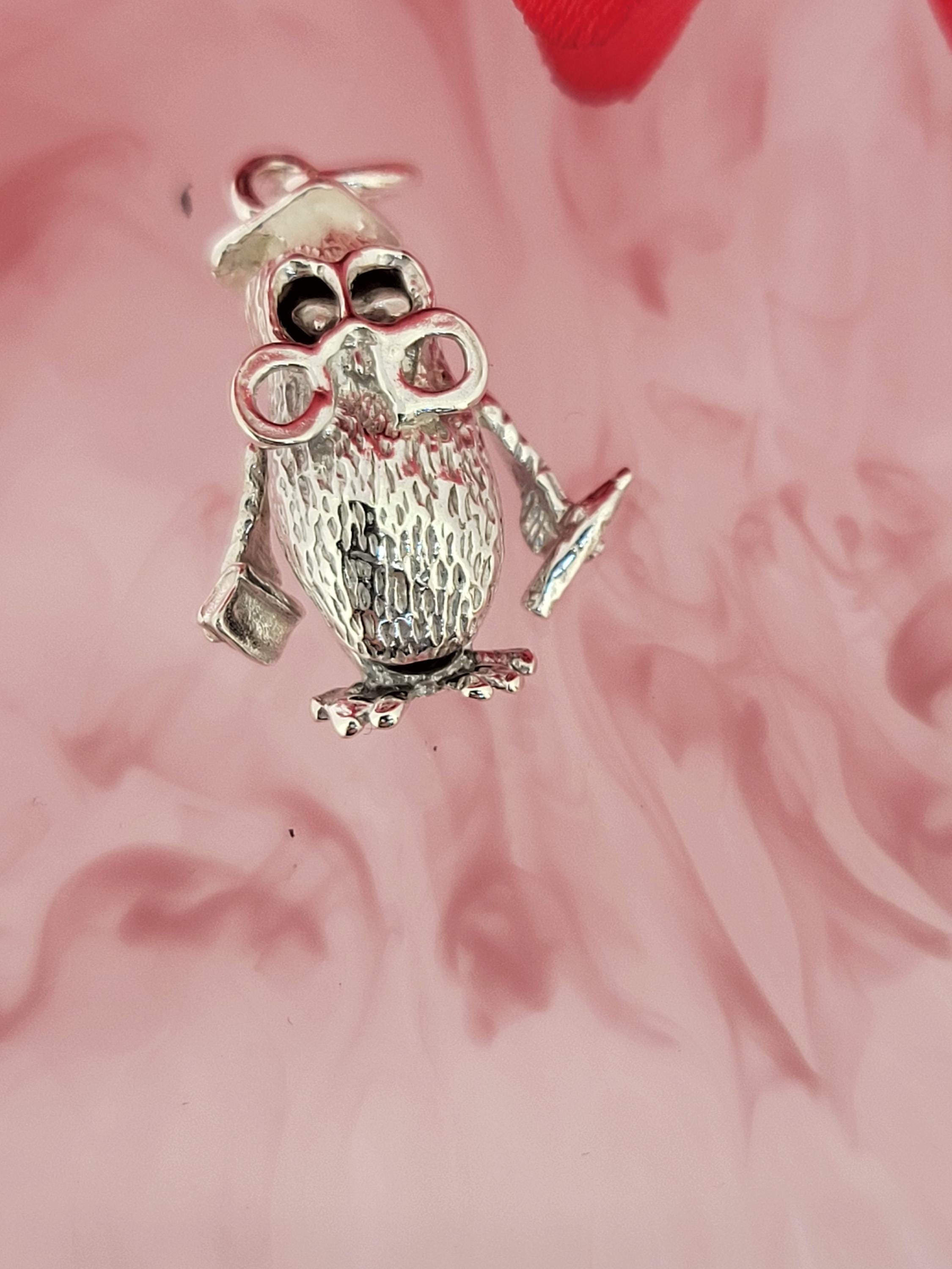 Vintage Pre-loved Sterling Silver Owl Pendant Charm. Weight 2.2g