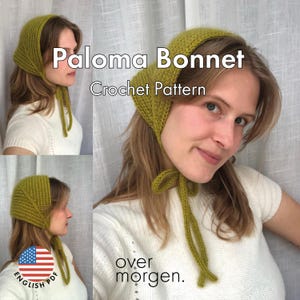Op de afbeelding: Een vrouw draagt een groene gehaakte muts met lange strikken. De tekst "Paloma Bonnet Crochet Pattern" staat op de afbeelding. De woorden "over morgen" zijn ook zichtbaar. De muts is olijfgroen.