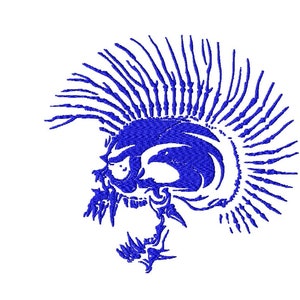 Pode incluir: Desenho bordado azul de uma caveira punk rock com um mohawk. O desenho mede 15,2 cm por 14,2 cm.