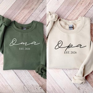 Oma Sweatshirt, Schwangerschaft verkünden Oma und Opa, Oma Shirt, Oma Tshirt, Geschenk Oma Geburtstag, Du wirst Oma, Weihnachtsgeschenk Oma image 1
