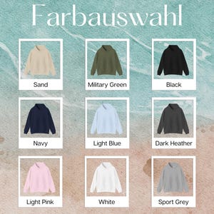 以下が含まれることがあります： さまざまな色のパーカーの選択肢を示す画像です。「Farbauswahl」の文字が上部にあります。色は、サンド、ミリタリーグリーン、ブラック、ネイビー、ライトブルー、ダークヘザー、ライトピンク、ホワイト、スポーツグレーです。