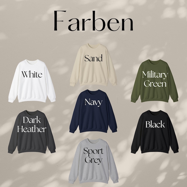 Peut inclure: Un ensemble de dix sweat-shirts &agrave; col rond dans diff&eacute;rentes couleurs, dont blanc, sable, vert militaire, marine, gris fonc&eacute; chin&eacute;, noir et gris sport. Chaque sweat-shirt a une couleur diff&eacute;rente et un seul mot imprim&eacute; sur le devant en texte blanc.