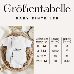 May include: A white baby onesie displayed in a woven basket, with a size chart in German. The chart lists sizes in months, length, and width in centimeters. The text "Gr&ouml;&szlig;entabelle" and "BABY EINTEILER" are visible.