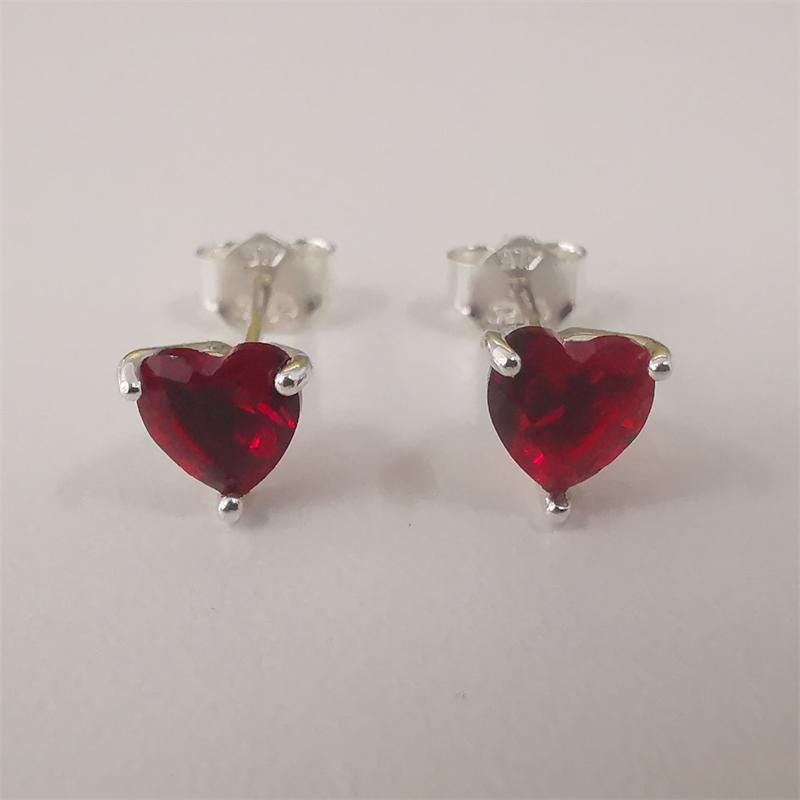 PANDORA Red Heart ピアス Red Heart Stud Earrings | Sterling silver | Pandora US