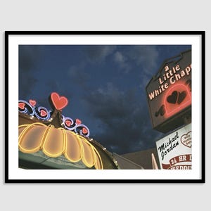 Stampa su pellicola da 35 mm "A Little White Wedding Chapel" - Arte murale per fuga d'amore a Las Vegas - Regalo per fuga d'amore a Las Vegas - Souvenir per fuga d'amore a Las Vegas