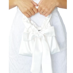 Élégant sac de mariée blanc en satin, sac de mariée, petit sac en satin, sac de soirée, sac de couleur blanche, cadeau de sac de soirée en satin, pochette de demoiselle d'honneur