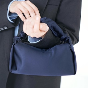 Bolso de noche de satén - Elegante bolso de mano para mujer, bolso compacto azul marino, material de alta calidad, bolso de dama de honor hecho a mano para fiesta, regalo para ella
