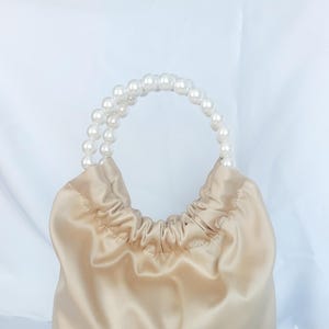 Bolso de noche de satén dorado: elegante bolso de mano para mujer para eventos formales, bolso de dama de honor, bolso pequeño con estilo, bolso de fiesta hecho a mano con cuentas, regalo para ella