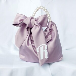 Clutch de noche de satén personalizado para damas de honor: disponible en varios colores, regalo perfecto, bolso de cuentas, bolso de mano con lazo de seda, bolso de mano para invitadas de boda.