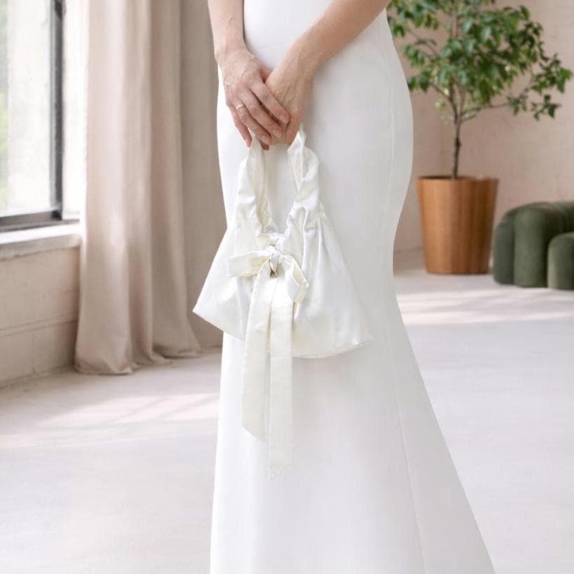 Borsa Da Sposa In Raso Con Perle HBH - Colori: Avorio, Bianco, Nero. Moda Sposa