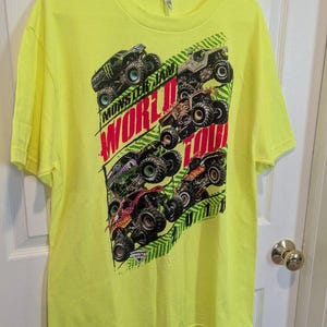 MONSTER JAM World Finals Neon Yellow Graphic Trucks T-Shirt Las Vegas 2016 Large zdjęcie 2