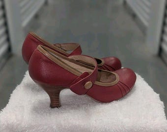 Vintage Red Tan Trim Leather Mary Jane Kitten Heels Y2K - Clasikal Size 7M