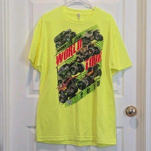 MONSTER JAM World Finals Neon Yellow Graphic Trucks T-Shirt Las Vegas 2016 Large zdjęcie 1